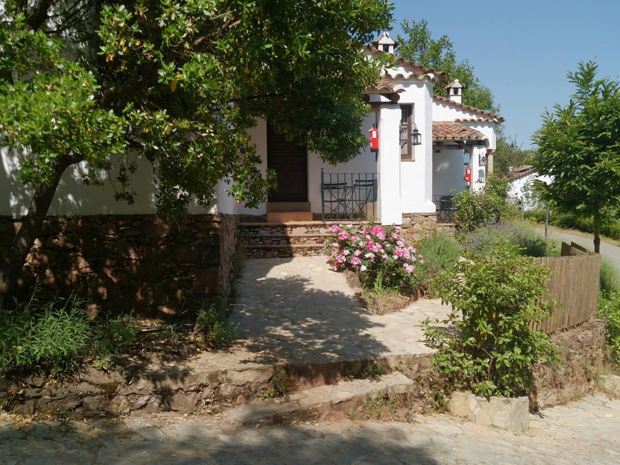 Finca Valbono Apartamentos Rurales Y Hotel Aracena Exterior foto