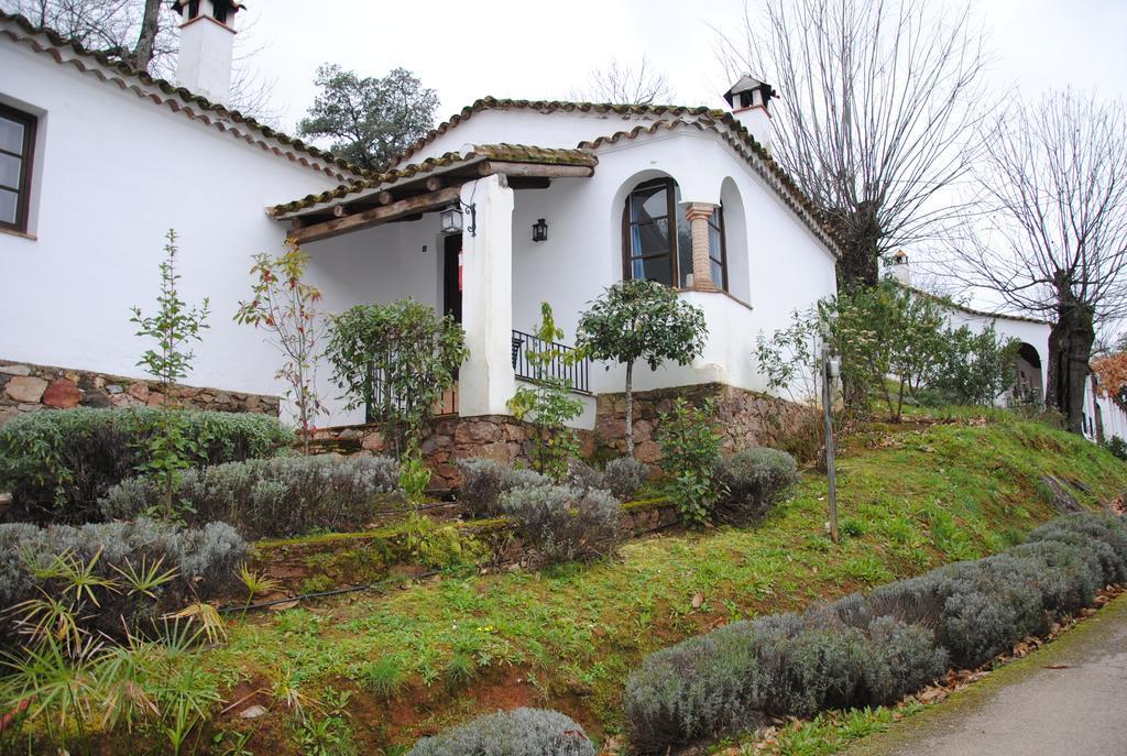 Finca Valbono Apartamentos Rurales Y Hotel Aracena Exterior foto