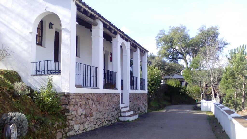 Finca Valbono Apartamentos Rurales Y Hotel Aracena Exterior foto